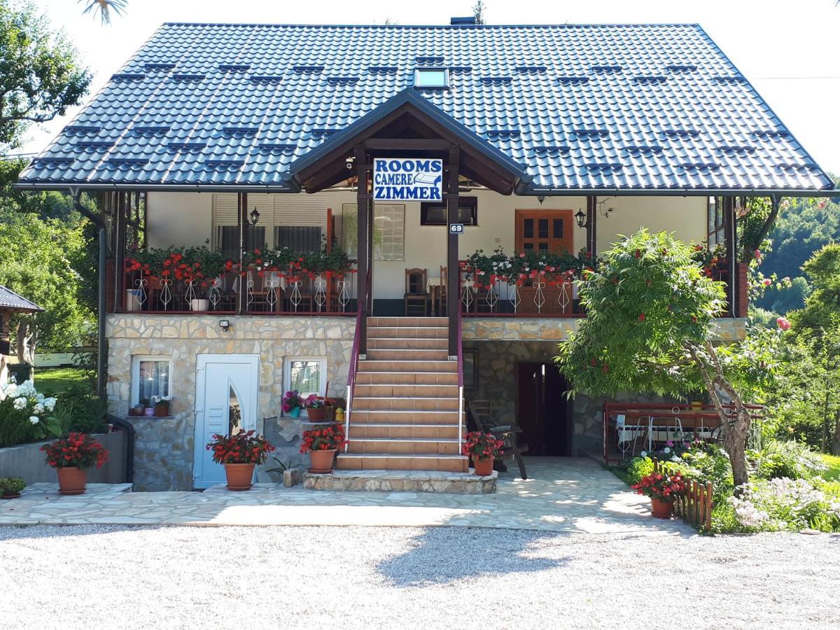 Guest House Family Varda Plitvice Lakes Plitvička Jezera Dış mekan fotoğraf