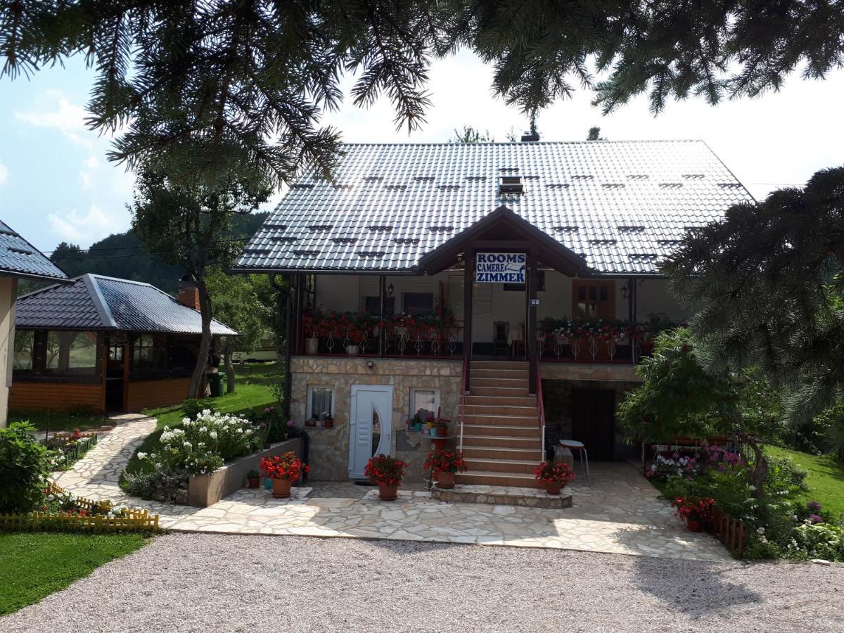 Guest House Family Varda Plitvice Lakes Plitvička Jezera Dış mekan fotoğraf