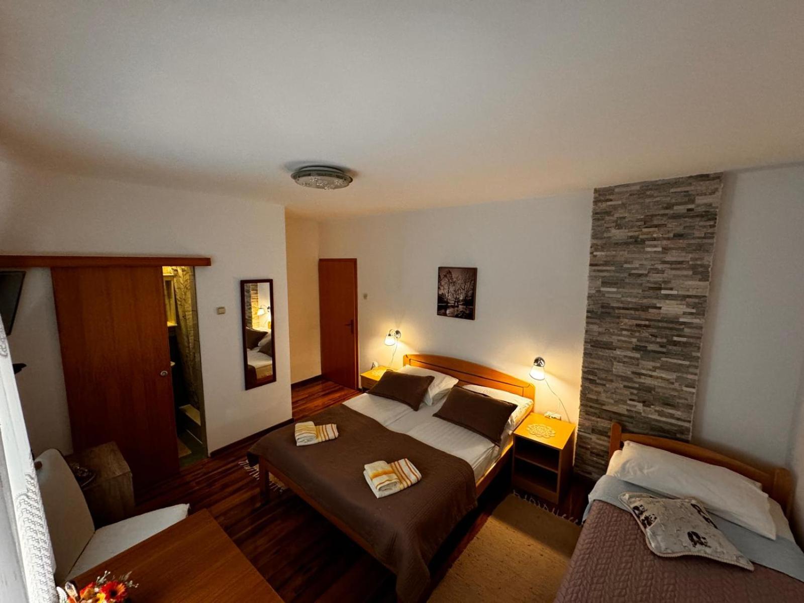 Guest House Family Varda Plitvice Lakes Plitvička Jezera Dış mekan fotoğraf