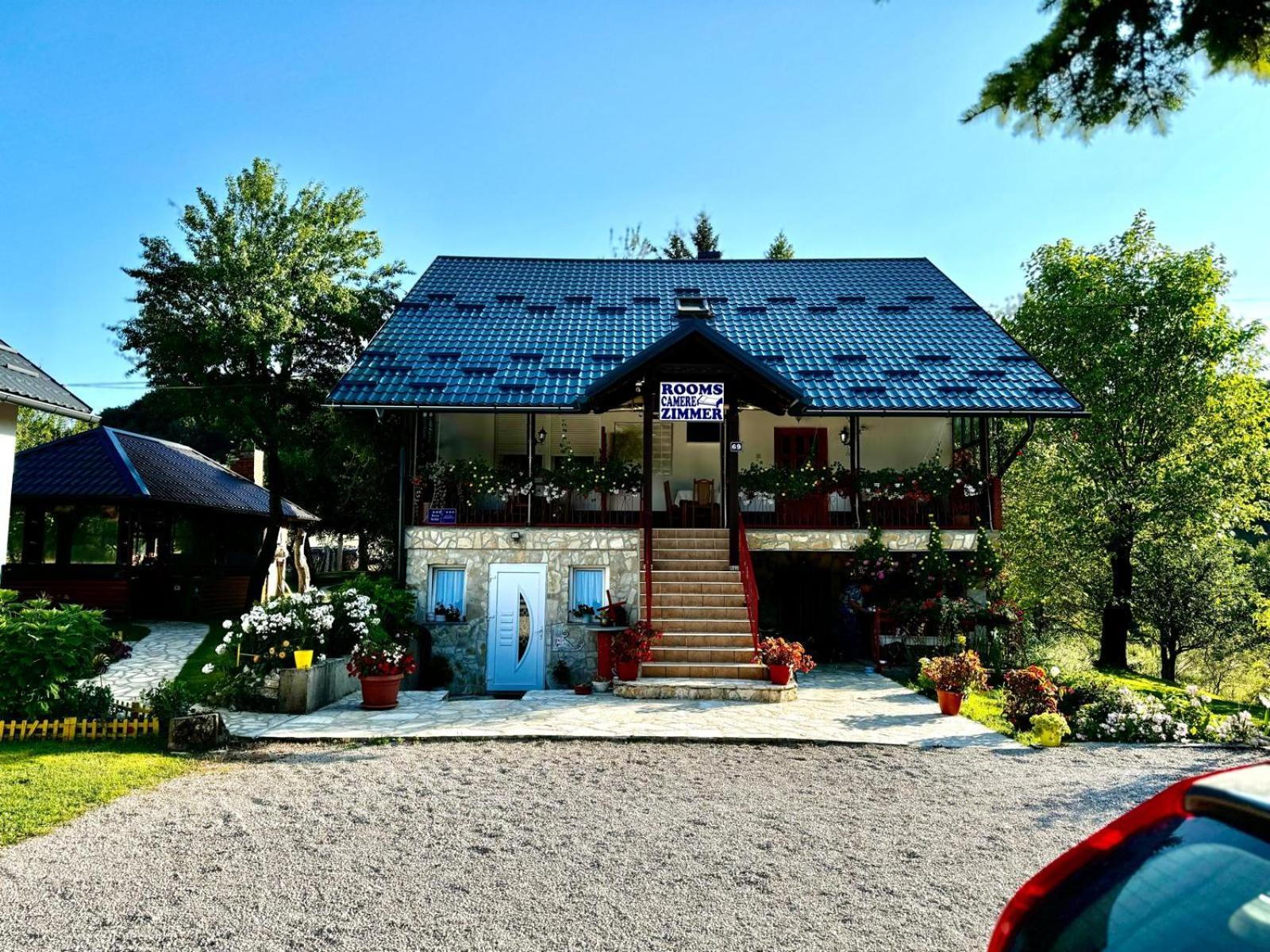 Guest House Family Varda Plitvice Lakes Plitvička Jezera Dış mekan fotoğraf